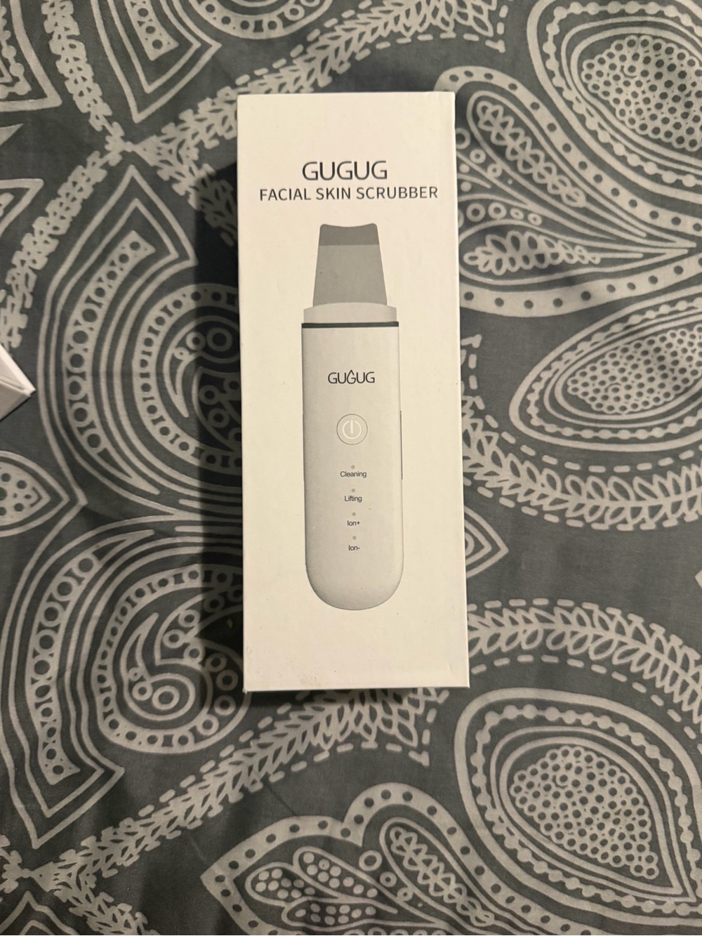 White Facial Skin Scrubber – Ultrasonic Pore Cleaner